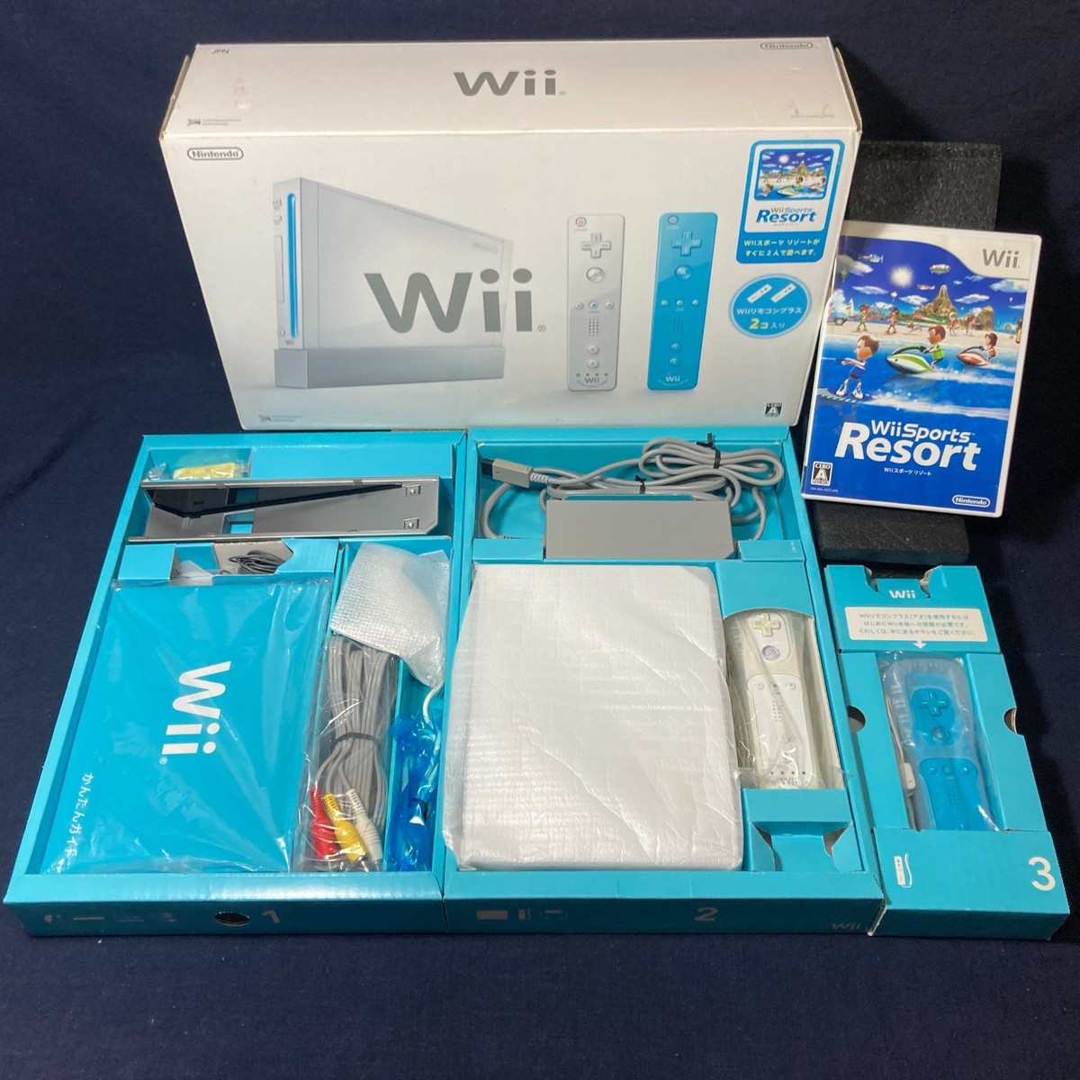 Nintendo Wii Sports Resort White Console CIB w/ 2 Wii Remotes