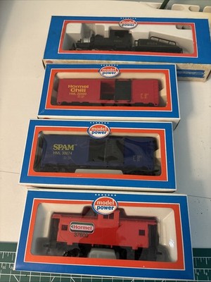 HO Trains. Model Power  Switcher Loco 0-4-0. Old Time Cars  Lot Of 4