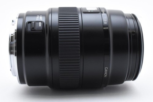 Canon EF 100mm f/2.8 USM Macro Lens EF Mount Sharp Close-Up Telephoto Lens - Picture 9 of 11