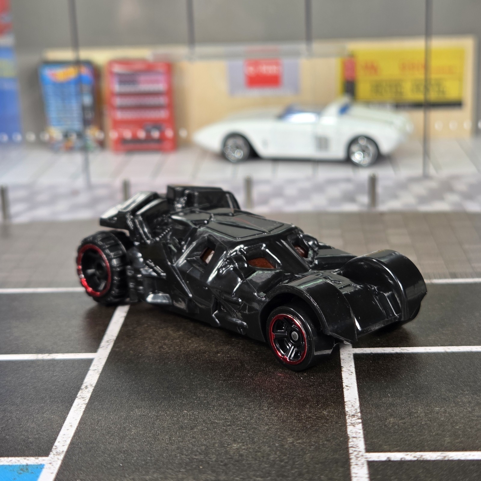 Hot Wheels 2016 Batman 3/5 The Dark Knight Batmobile Black W/ Red Windows New