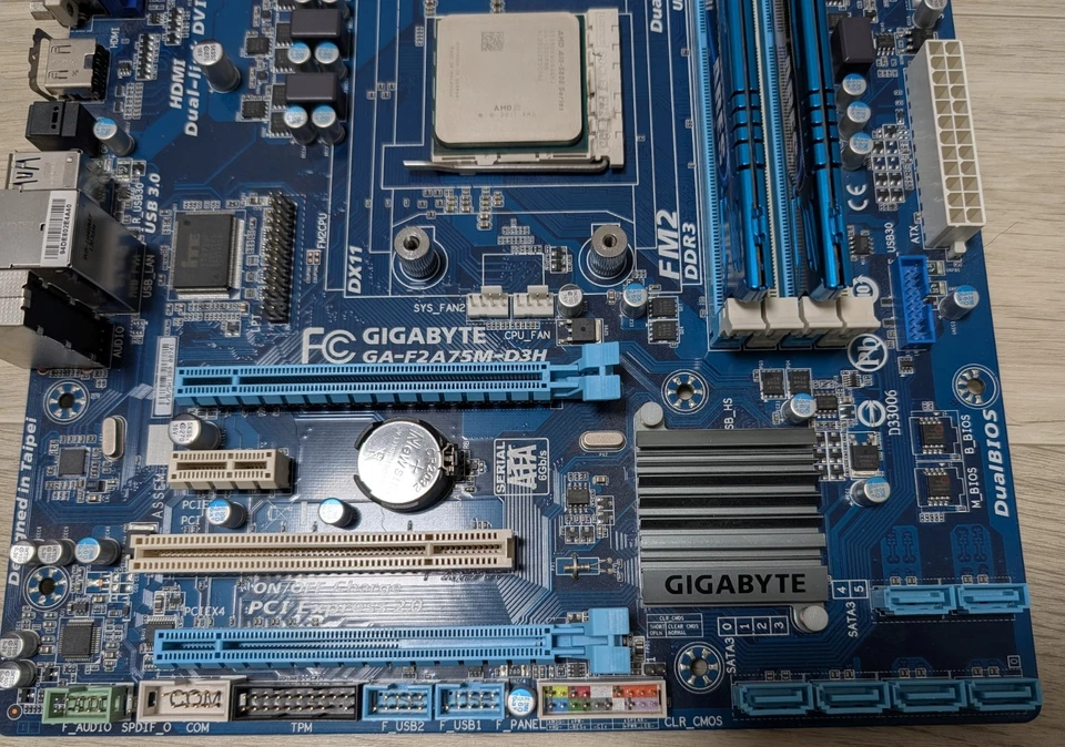 Gigabyte GA-F2A75M-D3H - FM 2 - AMD A10-5800 - 8GB G.SKill Ares F3-1866C9D-8GAB - Bild 3 von 4
