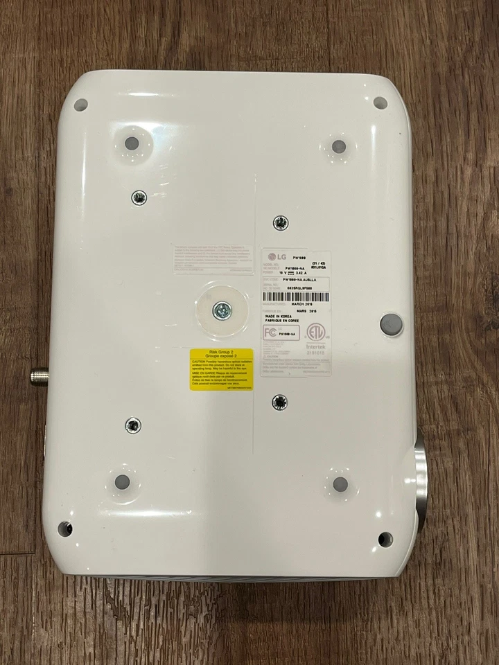 LG PW1000 MiniBeam Projector WXGA Home Video HD DLP LED 3D Capable Bluetooth - Image 4 of 4