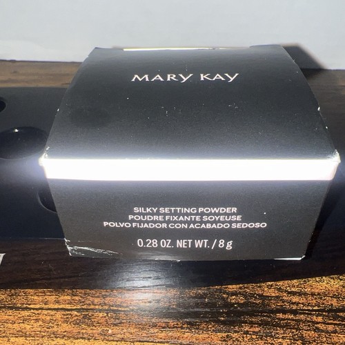 Mary Kay Silky Setting Powder Medium Beige 175896 NIB - Picture 2 of 2