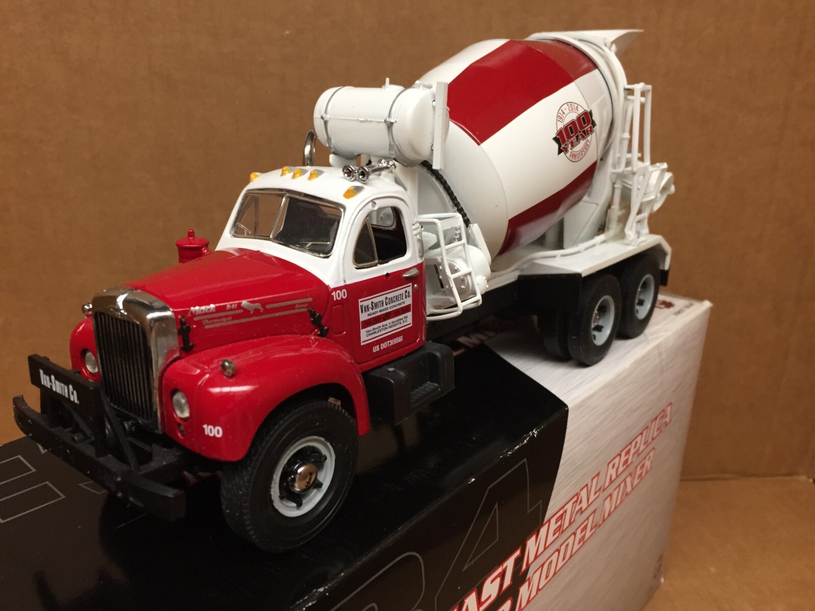 FIRST GEAR MACK 1960'S BMODEL CONCRETE CEMENT MIXER TRUCK VANSMITH
