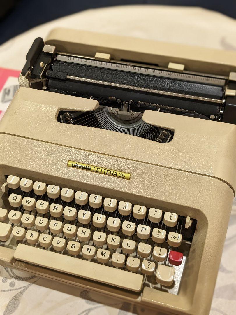 olivetti LETTERA 35 Portable Manual Typewriter with Hard