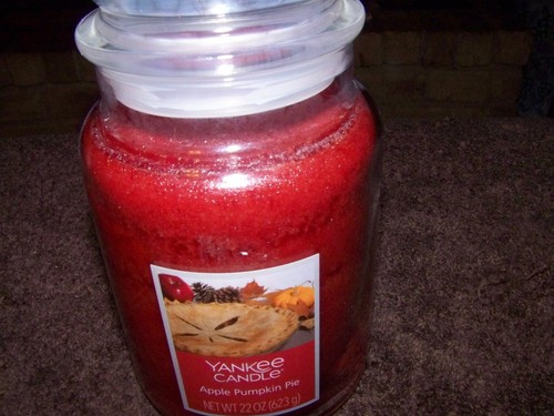 22-ounce Yankee Candle, Apple Pumpkin Pie scented - Picture 2 of 3