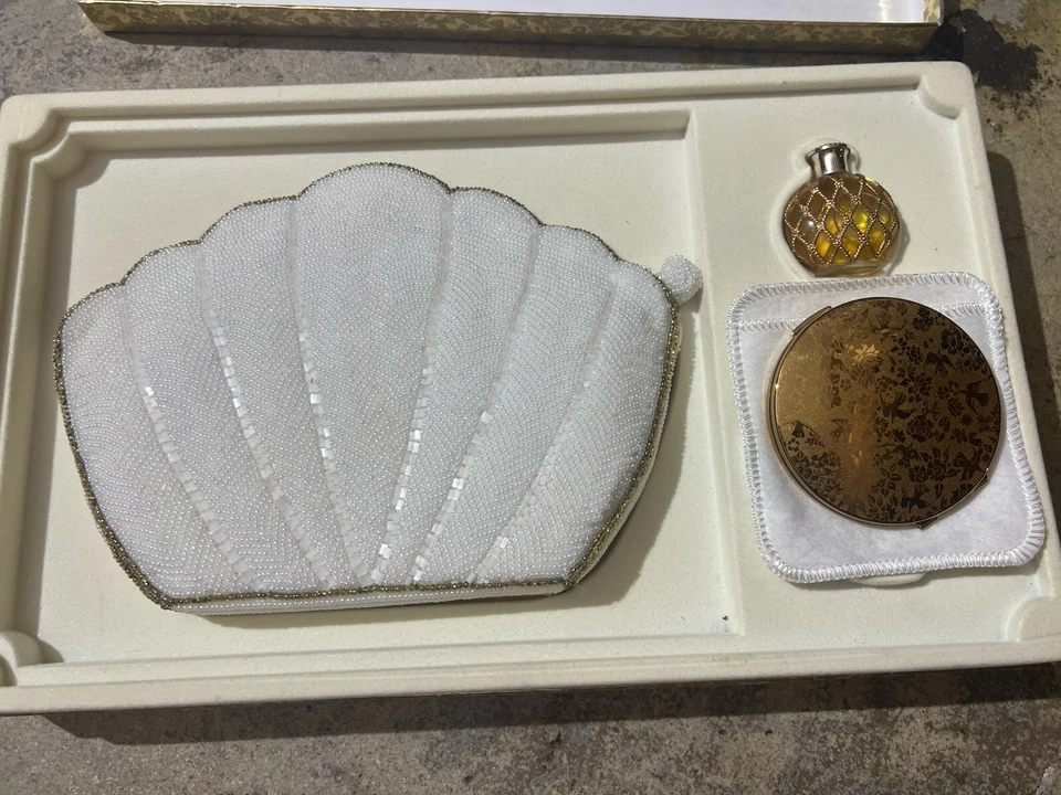 Juego de perfumes Nina Ricci L'Air du Temps bolso clutch con cuentas mini polvo 1950 vintage Foto 3 de 4