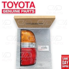 01 - 04 TOYOTA TACOMA REAR RIGHT PASSENGER SIDE TAIL LIGHT OEM NEW