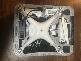 DJI Phantom 4 Drone With Lots Of Extras Carrying Case Pre owned