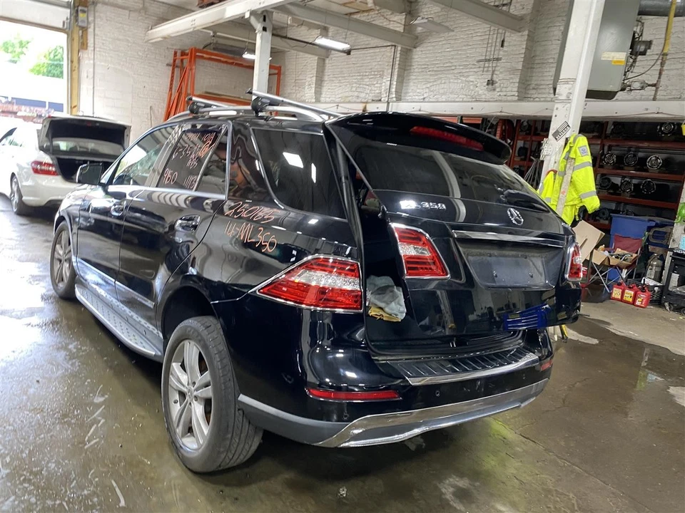 GLOVE BOX DOOR Mercedes-Benz ML350 ML450 ML550 ML63 2014 14 1398471 - Image 3 of 4