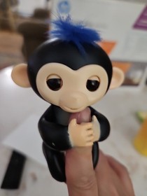 Fingerlings Interactive Baby Monkey Finn Black w Blue Hair WowWee 2016