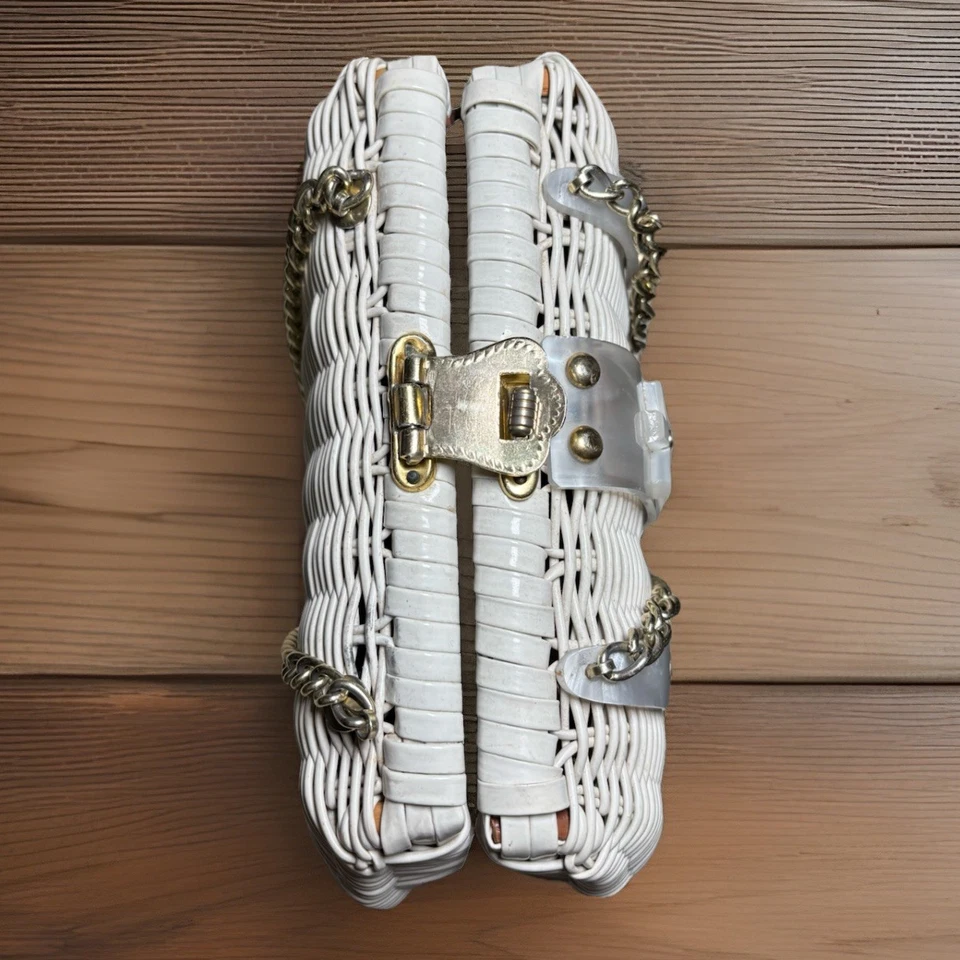 De colección. Cartera canasta tejida de mimbre blanco Mid-Century años 60 con flor de madreperla Foto 4 de 4
