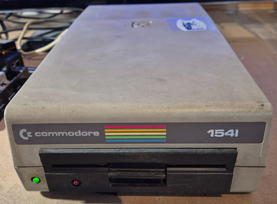 Commodore 1541 Floppy Disk Drive (C64/C128) *getestet & funktioniert*