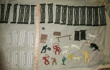 Large Lot of Vintage Cowboys  Indians Western Plastic Toy Figure Playset Fences
