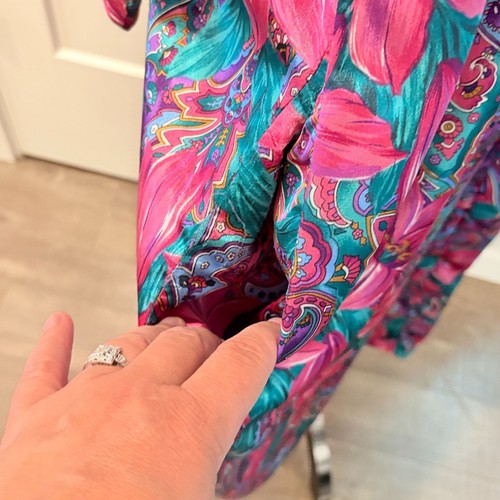 Bata Kimono Katherine Bishop Estampado Floral Cachemira Bolsillos Medianos Rosa Púrpura - Imagen 3 de 5