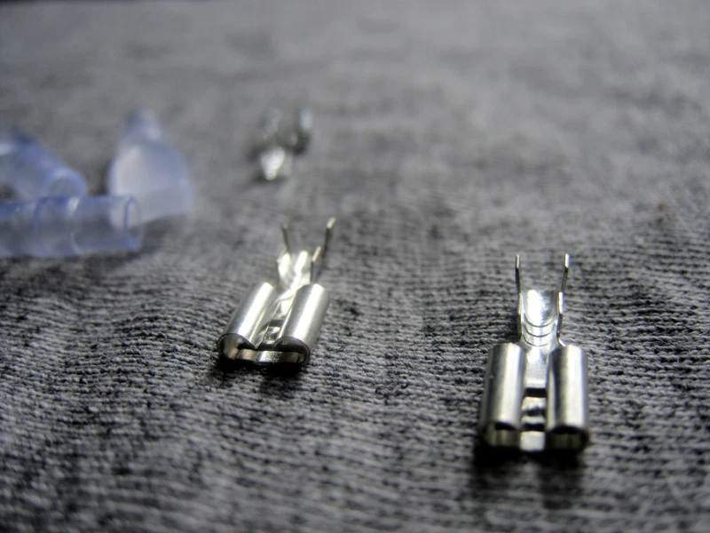 U.S. Seller - Female Spade Crimp Terminal 4.8mm Connector with Case - 20 pcs - Image 2 of 4