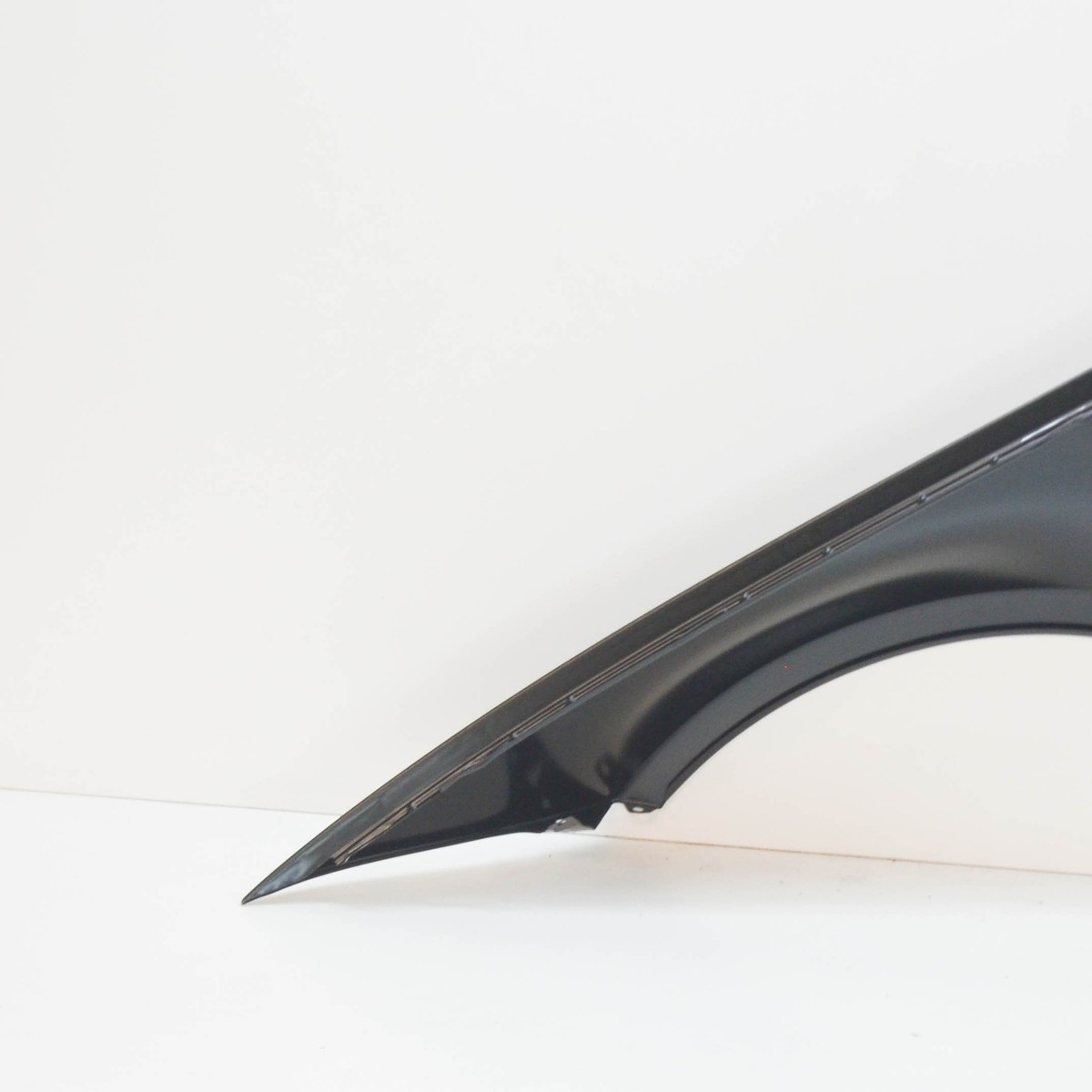 BMW 1 Coupe E82 Front Right Fender 8052626 41358052626 NEW GENUINE  