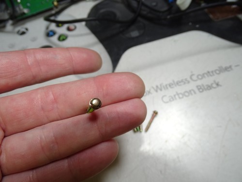 Nintendo GameCube DOL-101 and DOL-001- (4)-Long Bottom Game Bit Screws X 2-Good - Picture 10 of 12