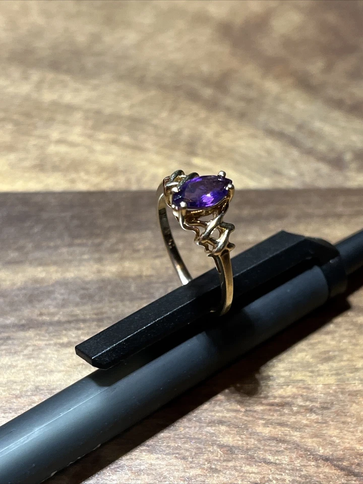 Anillo de oro 1,91 gramos con zafiro morado  Foto 3 de 4