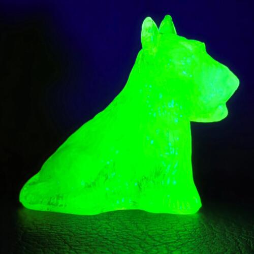 Boyd's Crystal Art Glass DUKE the SCOTTIE DOG #4 2nd VASELINE & WHITE SLAG 2009