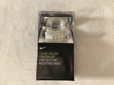Nike Game Ready Youth Lip Protector Ochraniacz na usta Unisex Absorbujący design.