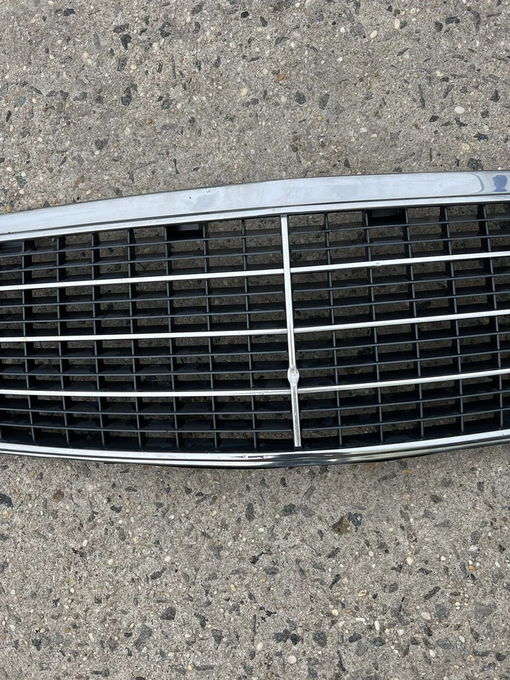 MERCEDES W140 300SE 1994-1999 GENUINO PARACHOQUES DELANTERO REJILLA MONTAJE OEM Foto 4 de 4