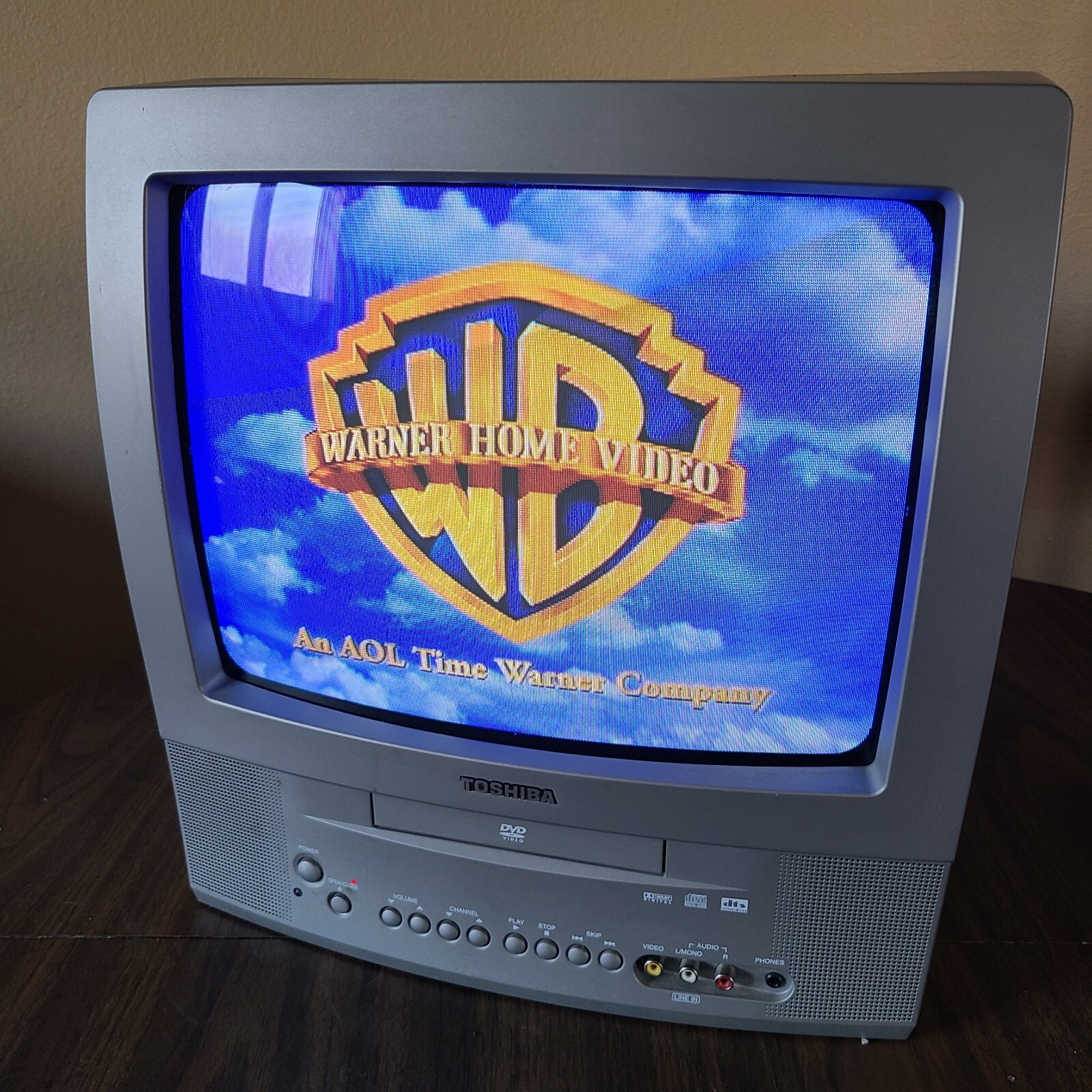 Toshiba 13 inch CRT TV DVD Combo MD13N1 Retro Gaming No Remote eBay