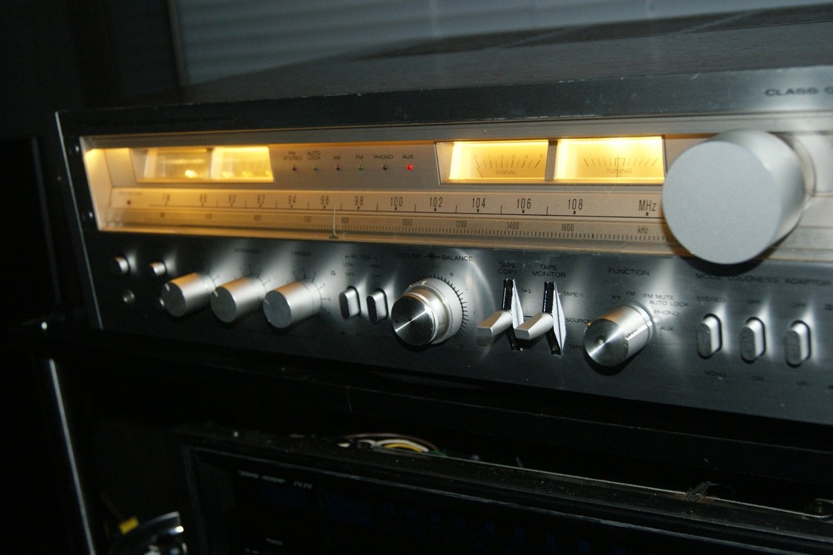 Hitachi SR 904 AM FM stereo receiver vintage class G 1978 serviced