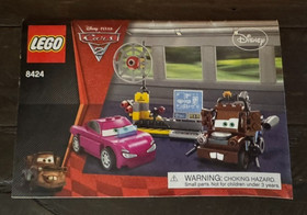 LEGO 8424 Mater's Spy Zone Cars 2 - Complete Set with manual - 114 pcs......CA