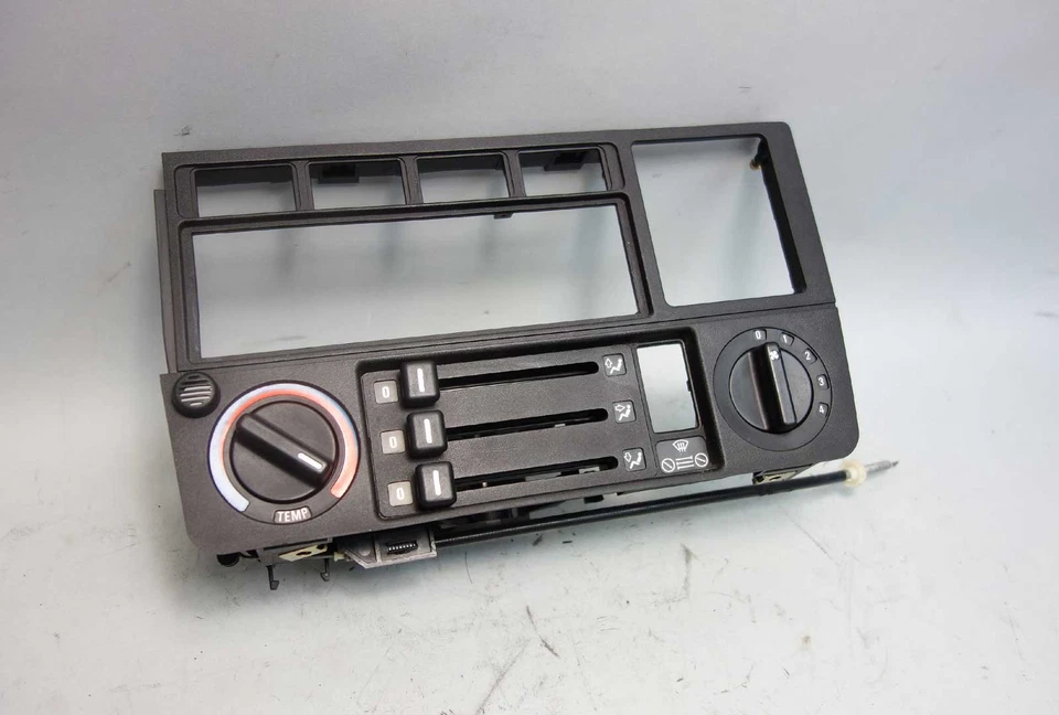 Panel frontal envolvente radio control de clima BMW E30 1984-1991 OEM USADO Foto 3 de 4