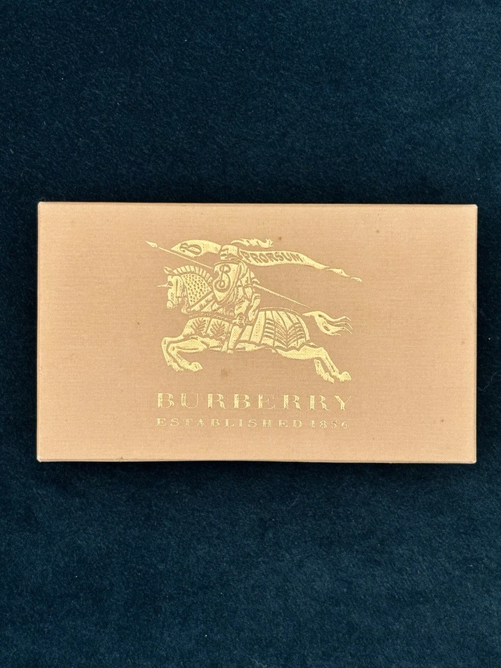 Bolso Clutch Burberry Logo Caballo Bronce con Patrón a Cuadros en Caja Original Foto 4 de 4