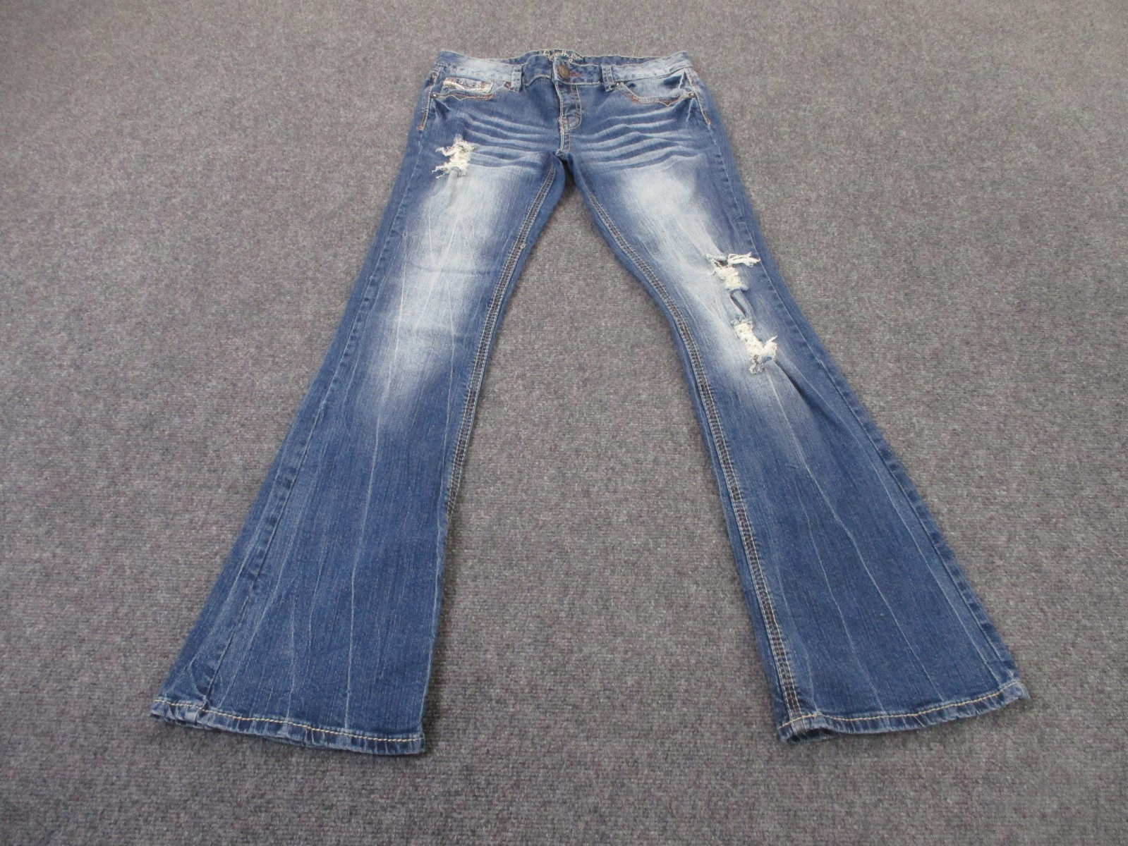 Amethyst Jeans Women 9 Denim Bootcut Rhinestone Distressed Embroidered Faded Y2K