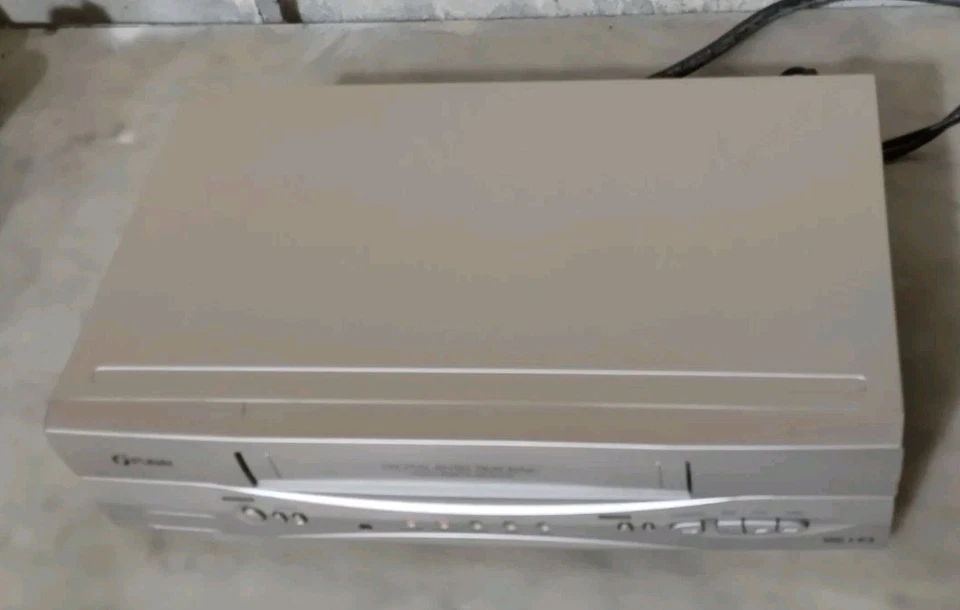 FUNAI VIDEOREGISTRATORE VHS CON TELECOMANDO - Immagine 3 di 4