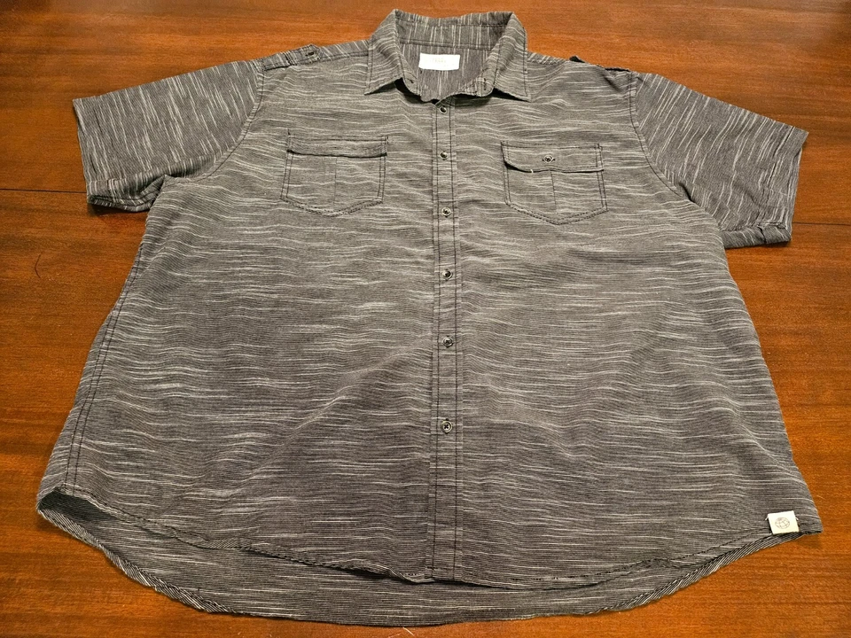 Camisa Free Planet Manga Corta Botón Delantero Con Bolsillos Delanteros Botón Talla 4X Foto 2 de 4