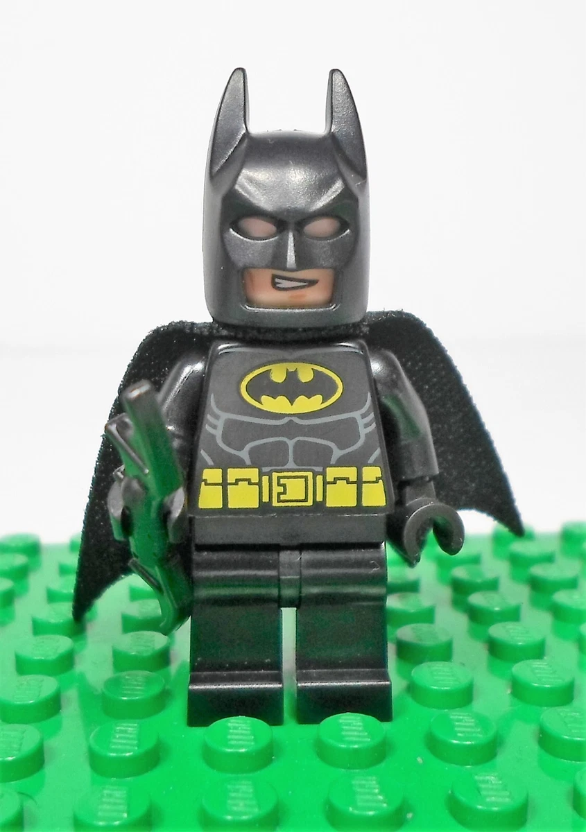 LEGO 2018 SUPERHEROES BATMAN II SH513 BATMAN JUNIORS CAPE MINI FIGURE 76138