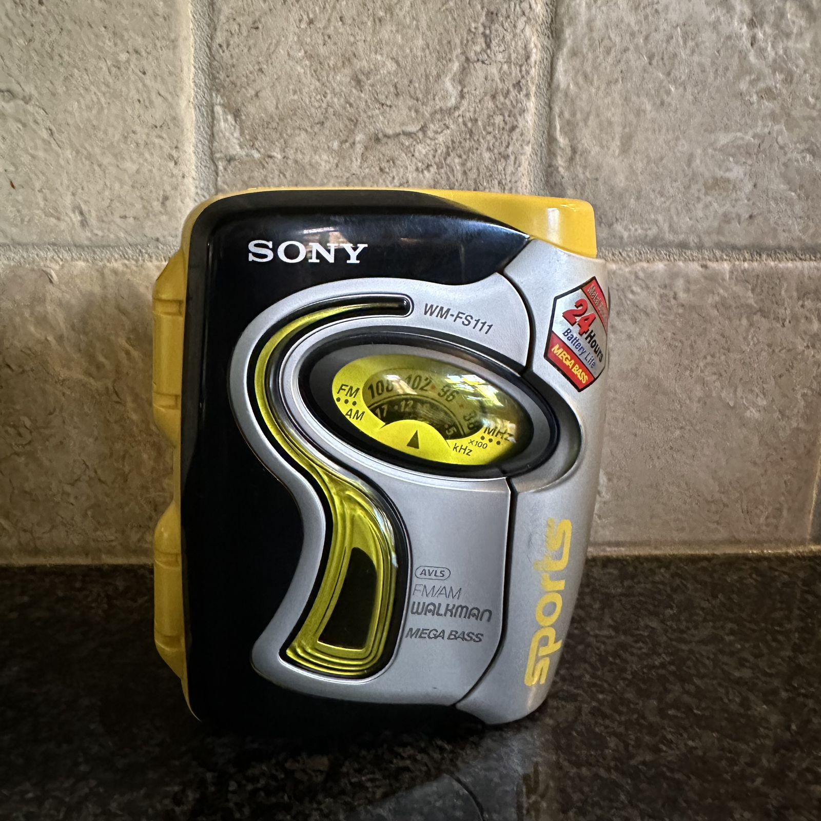 Sony WALKMAN Sports WM-FS111 Portable AM/FM Radio Cassette Player Mega Bass Vtg*