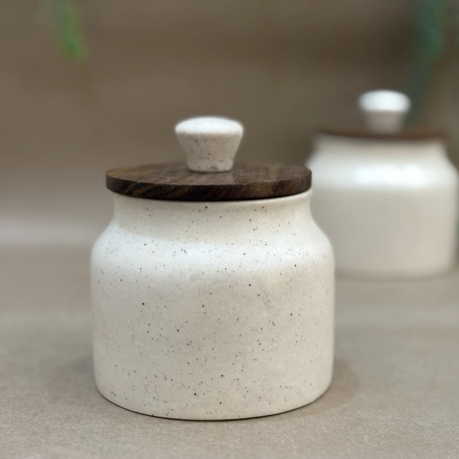 Premium Set of 2 Handmade Ceramic Jars – Speckled with Wooden Lid | 350ml
Opens in a new window or t