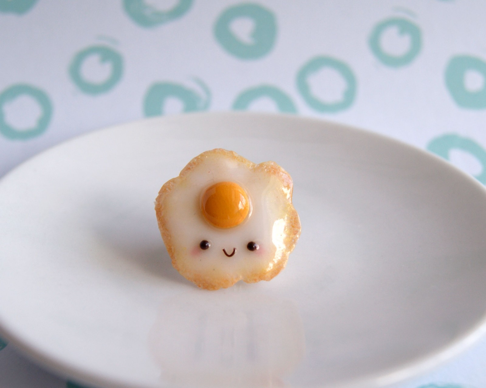 Pin huevo frito kawaii, broche huevo miniatura hecho a mano de arcilla