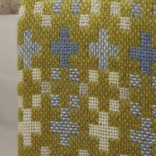 Loom & Bobbin UK Made Wolldecke Welsh Tapestry / Fair Isle Design - Chartreuse - Bild 6 von 8