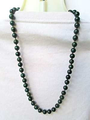 Dunkelgrüner Nephrit Jade handgeknüpft 7 mm Perlen Halskette 19 Zoll lang