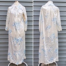 Vintage 70s White and Blue Floral Polkadot Snap-Down Timeless Feminine Robe Md
