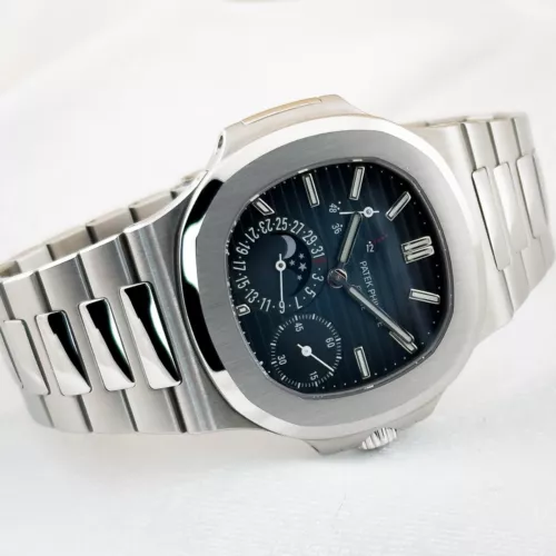 NEW UNWORN Patek Philippe Nautilus Moon Phase 40mm 5712/1A - Complete Set