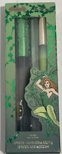 Revolution DC comics - Poison Ivy lip liner makeup Lucky Kiss