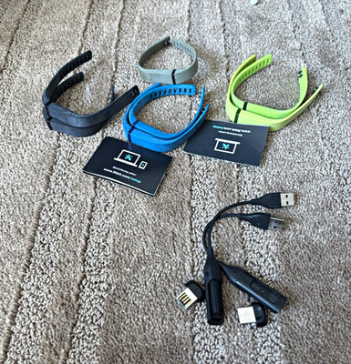 2 Fitbit Flexes with 7 Replacement Bands w/ Charging Cables Adjustable 4 Colors