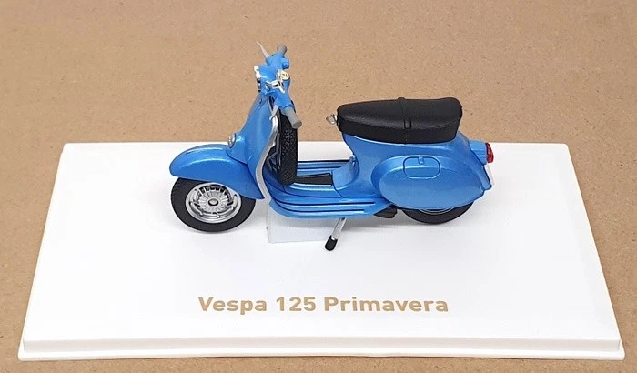 Norev 1/18 Scale 182100 - Vespa 125 Primavera Scooter Motorbike - Met. Blue - Image 4 of 4
