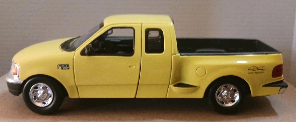 Ford F-150 XLT Flareside 2001 camioneta Motor Max American Legends escala 1:24  Foto 3 de 4