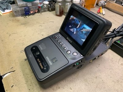 BRAND NEW SONY GV-300E PAL 8mm Hi8 Stereo HiFi VCR VideoWalkman *1