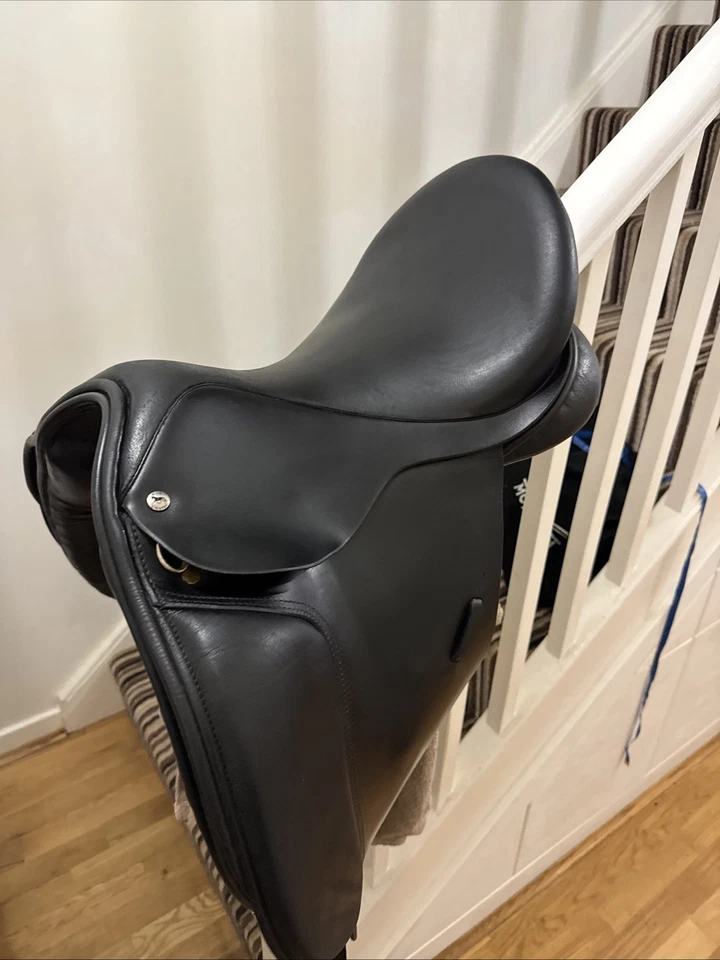 17.5 Inch Black Country Black Leather Eloquence Dressage Saddle Wide Width - Image 2 of 4