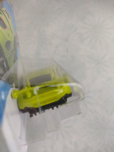 Hot Wheels Aston Martin x3 Vantage GTE / V12 Speedster x2 HW Exotics Post Deal - Picture 7 of 24
