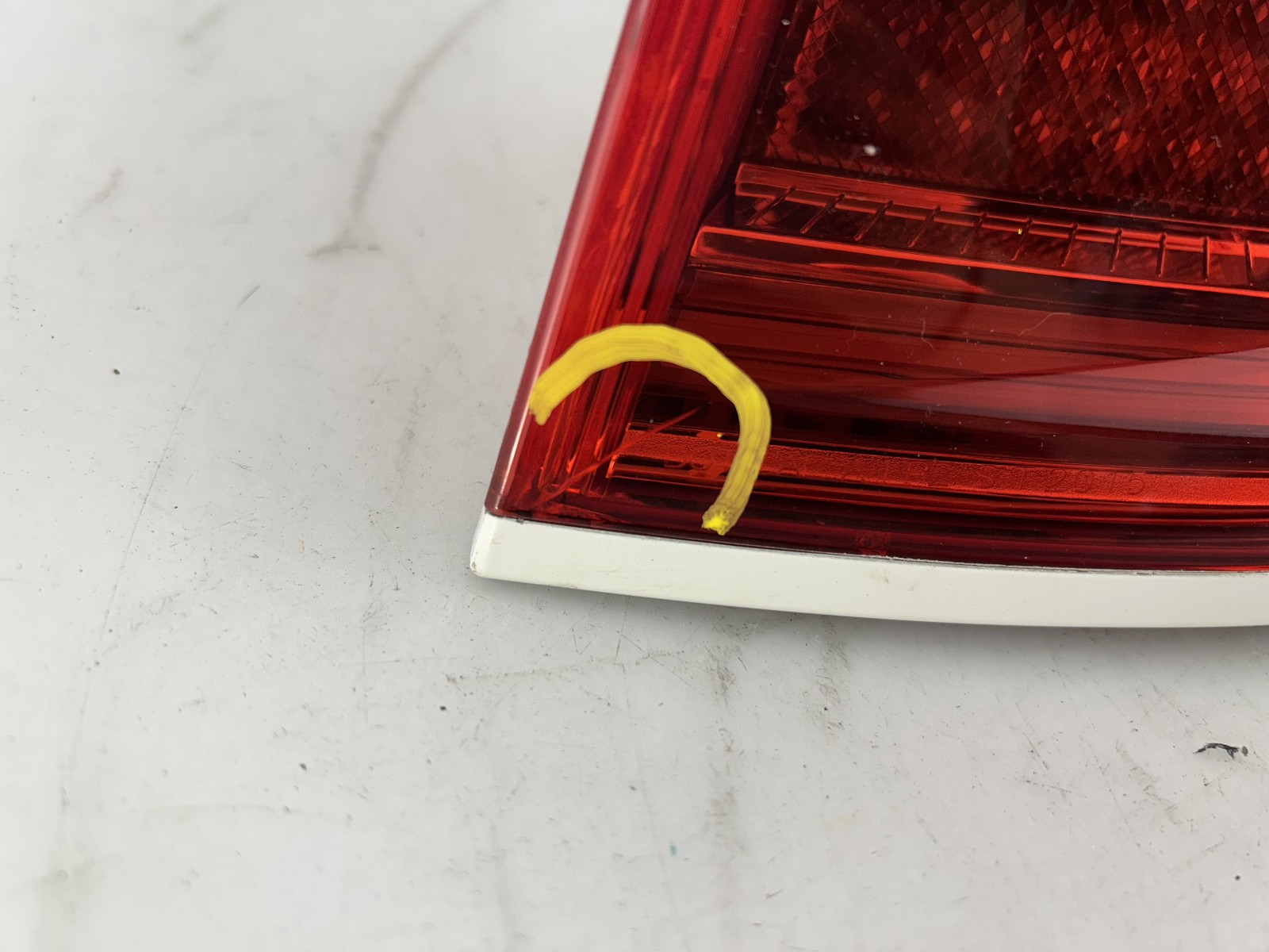 OEM|AS-IS| 2015 - 2019 Bentley Bentayga LED OUTER Tail Light (Right/Passenger)